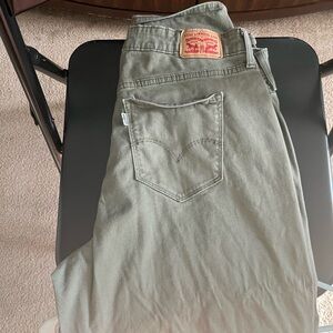 Womens Levi jeans